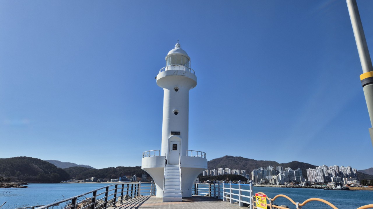 학리항방파제서단등대